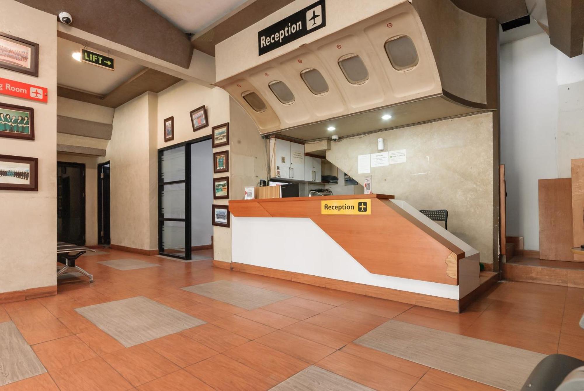 Reddoorz Near Mandaya Royal Hospital Puri Hotel Tangerang Exterior photo
