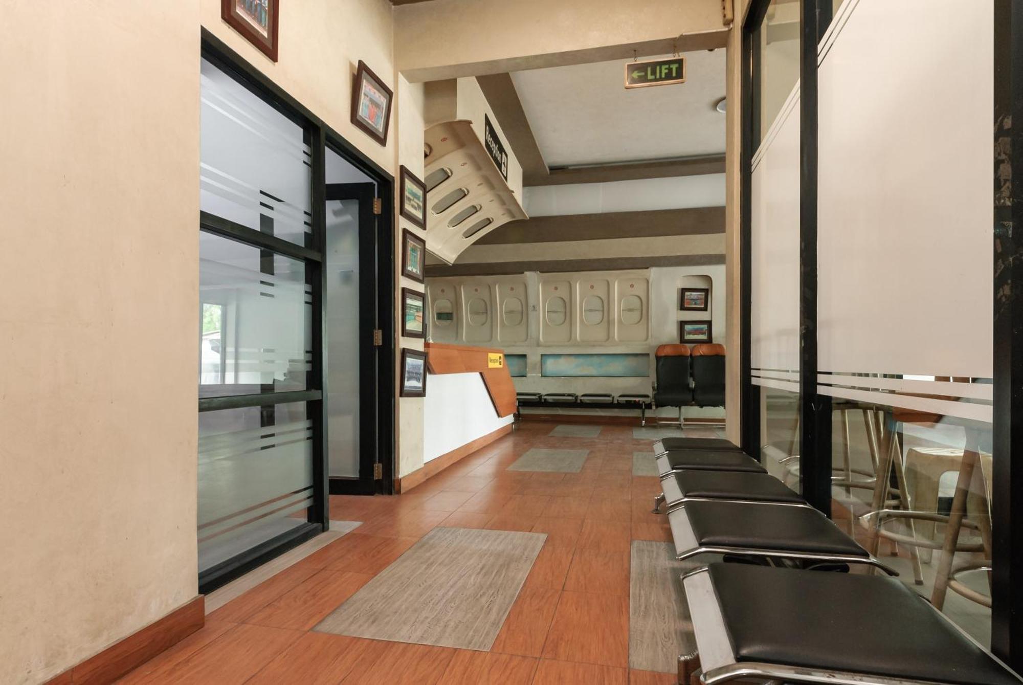 Reddoorz Near Mandaya Royal Hospital Puri Hotel Tangerang Exterior photo