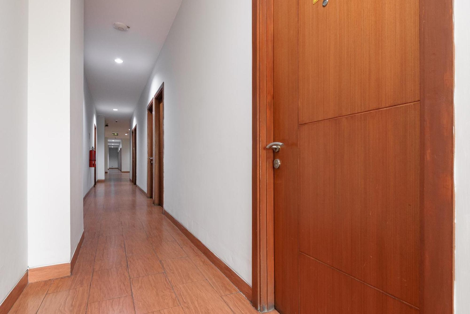 Reddoorz Near Mandaya Royal Hospital Puri Hotel Tangerang Exterior photo