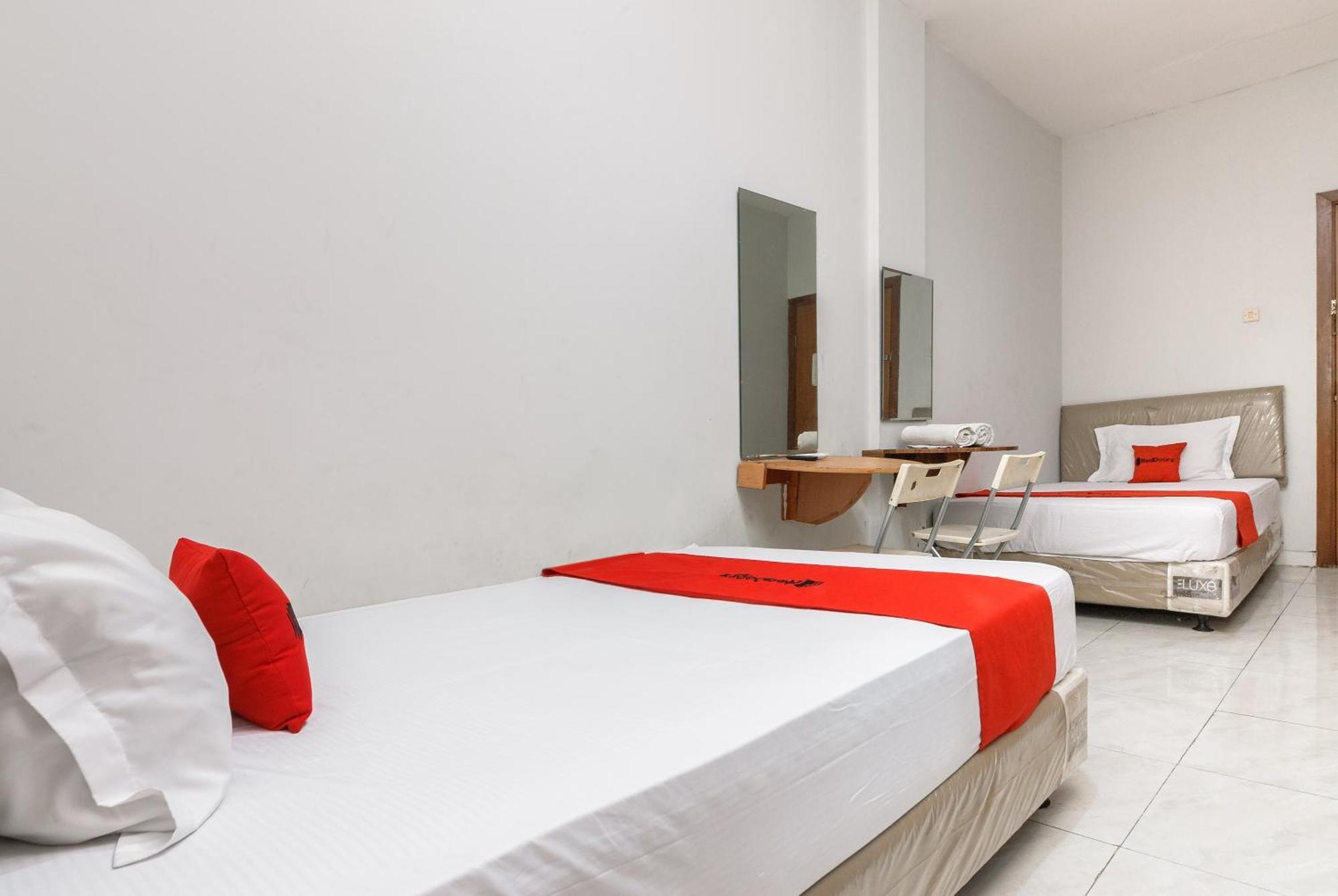 Reddoorz Near Mandaya Royal Hospital Puri Hotel Tangerang Exterior photo