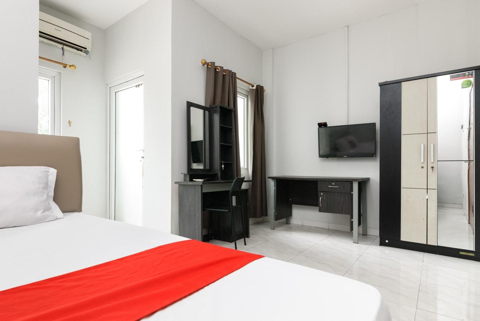 Reddoorz Near Mandaya Royal Hospital Puri Hotel Tangerang Exterior photo