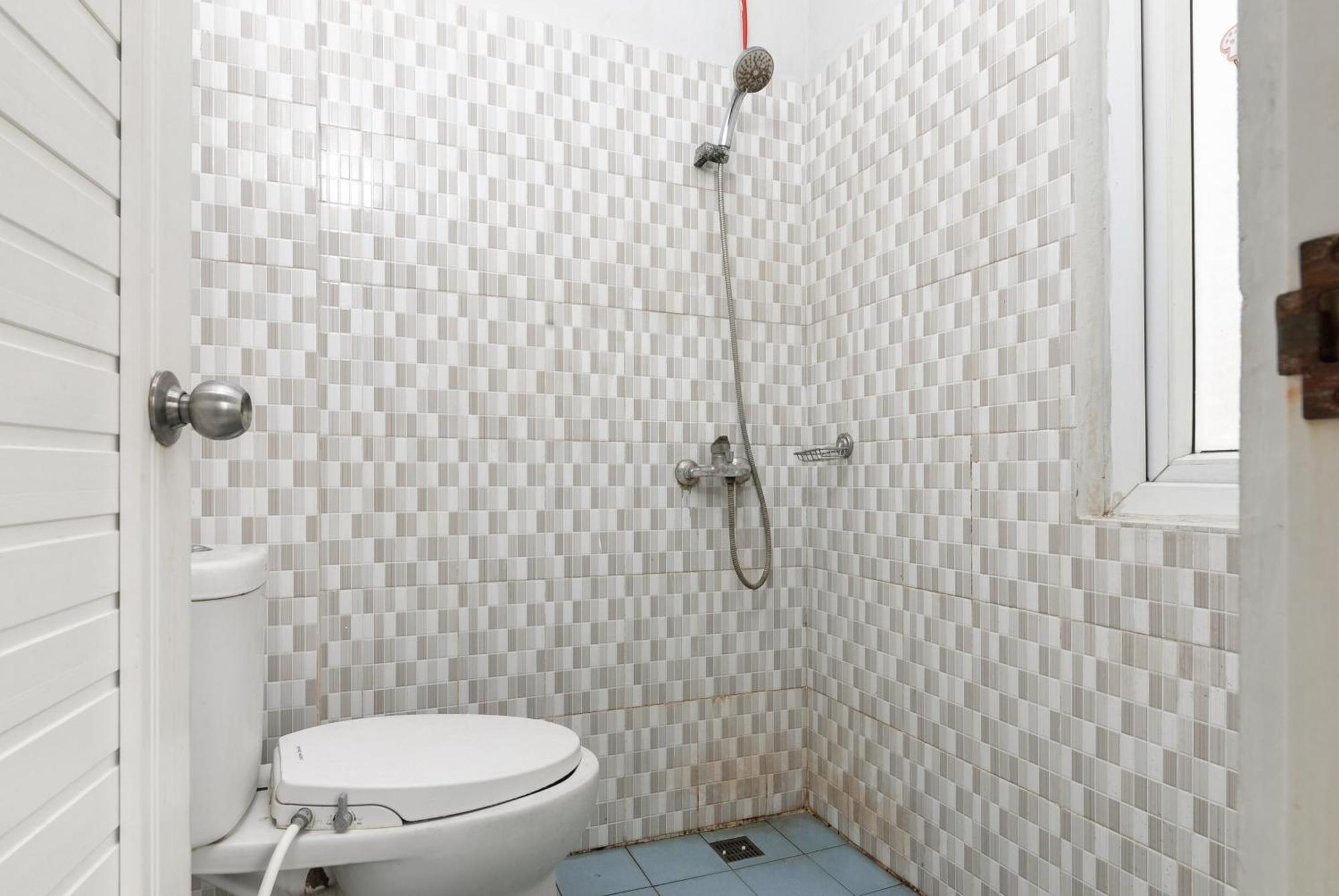 Reddoorz Near Mandaya Royal Hospital Puri Hotel Tangerang Exterior photo
