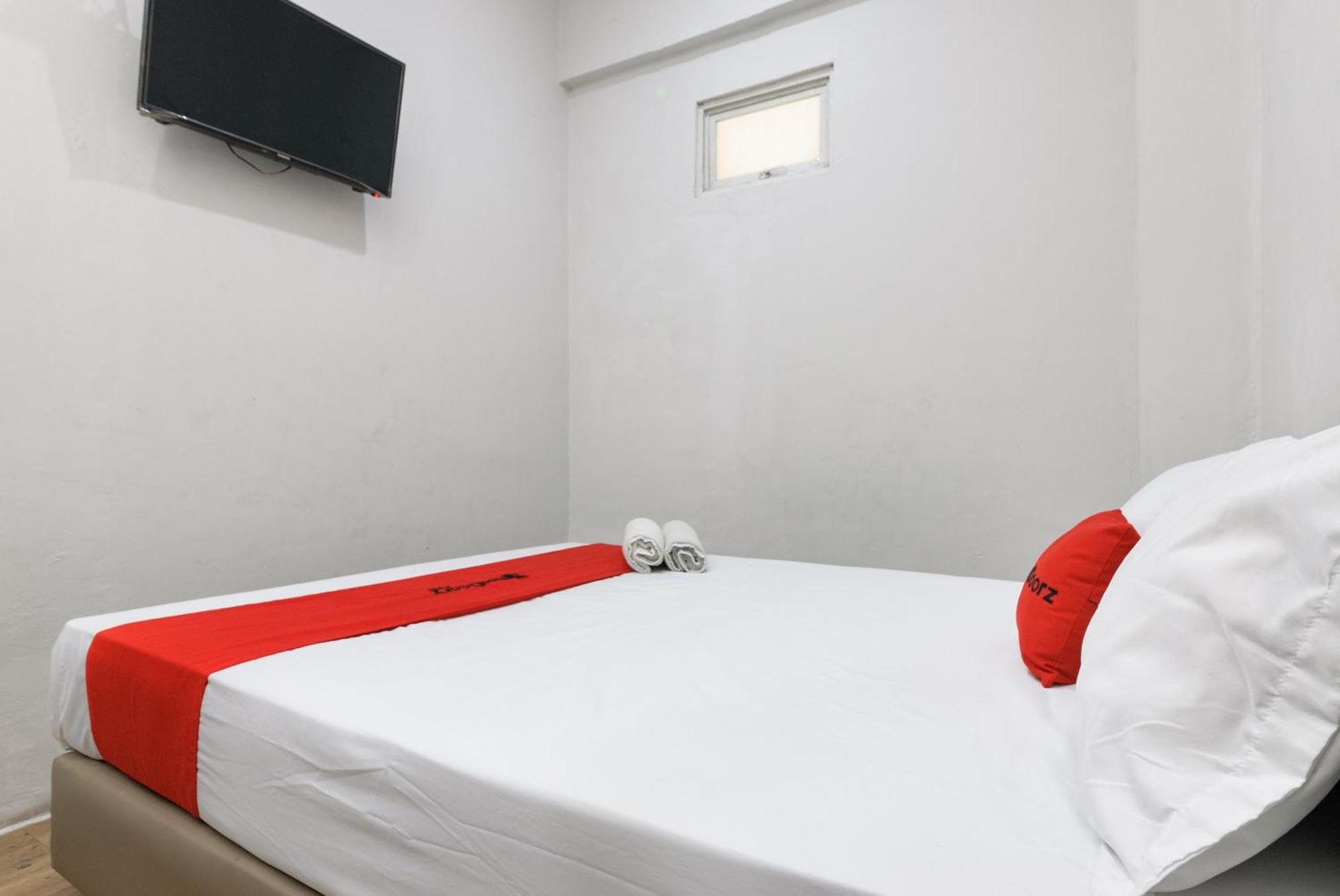 Reddoorz Near Mandaya Royal Hospital Puri Hotel Tangerang Exterior photo