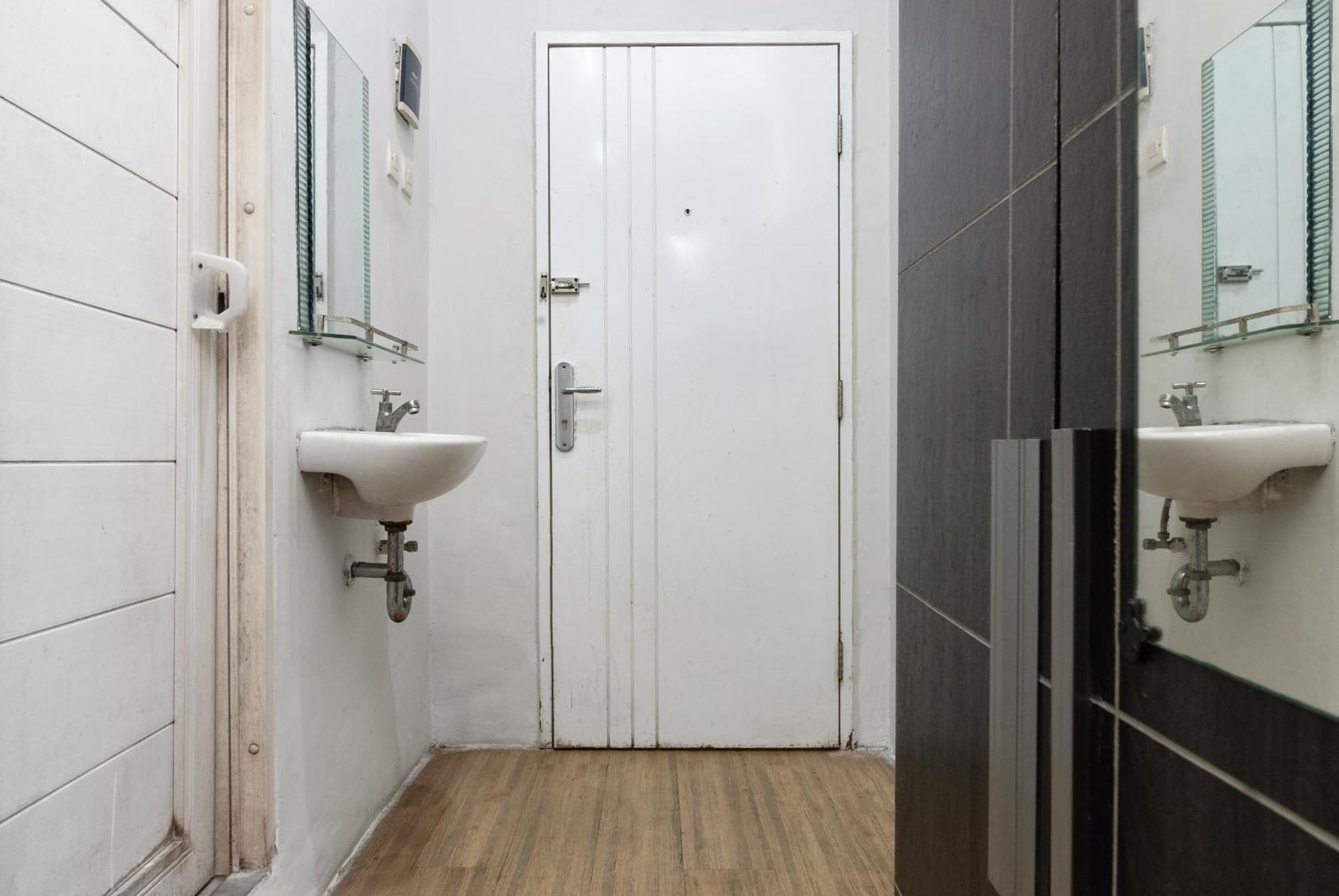 Reddoorz Near Mandaya Royal Hospital Puri Hotel Tangerang Exterior photo