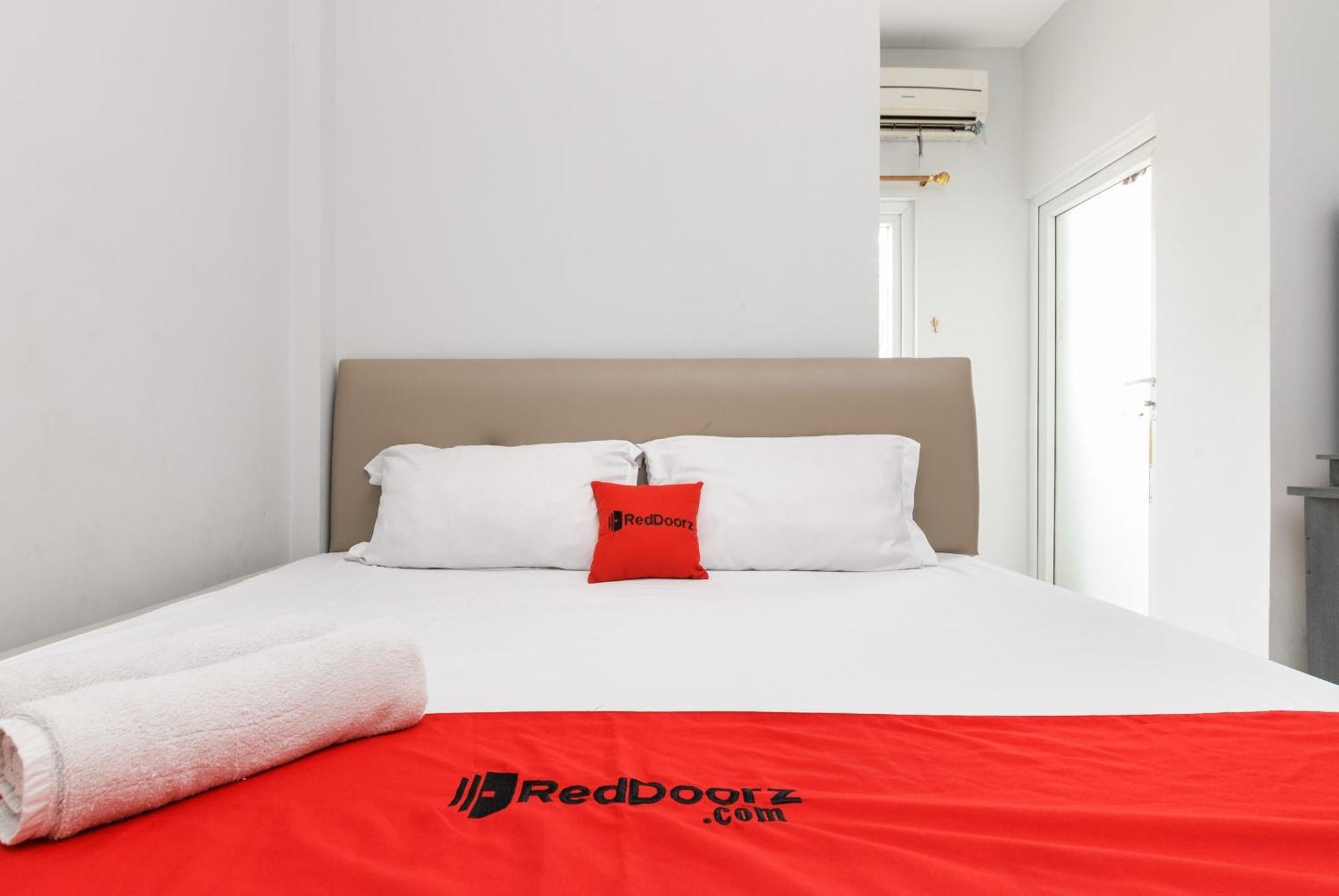 Reddoorz Near Mandaya Royal Hospital Puri Hotel Tangerang Exterior photo