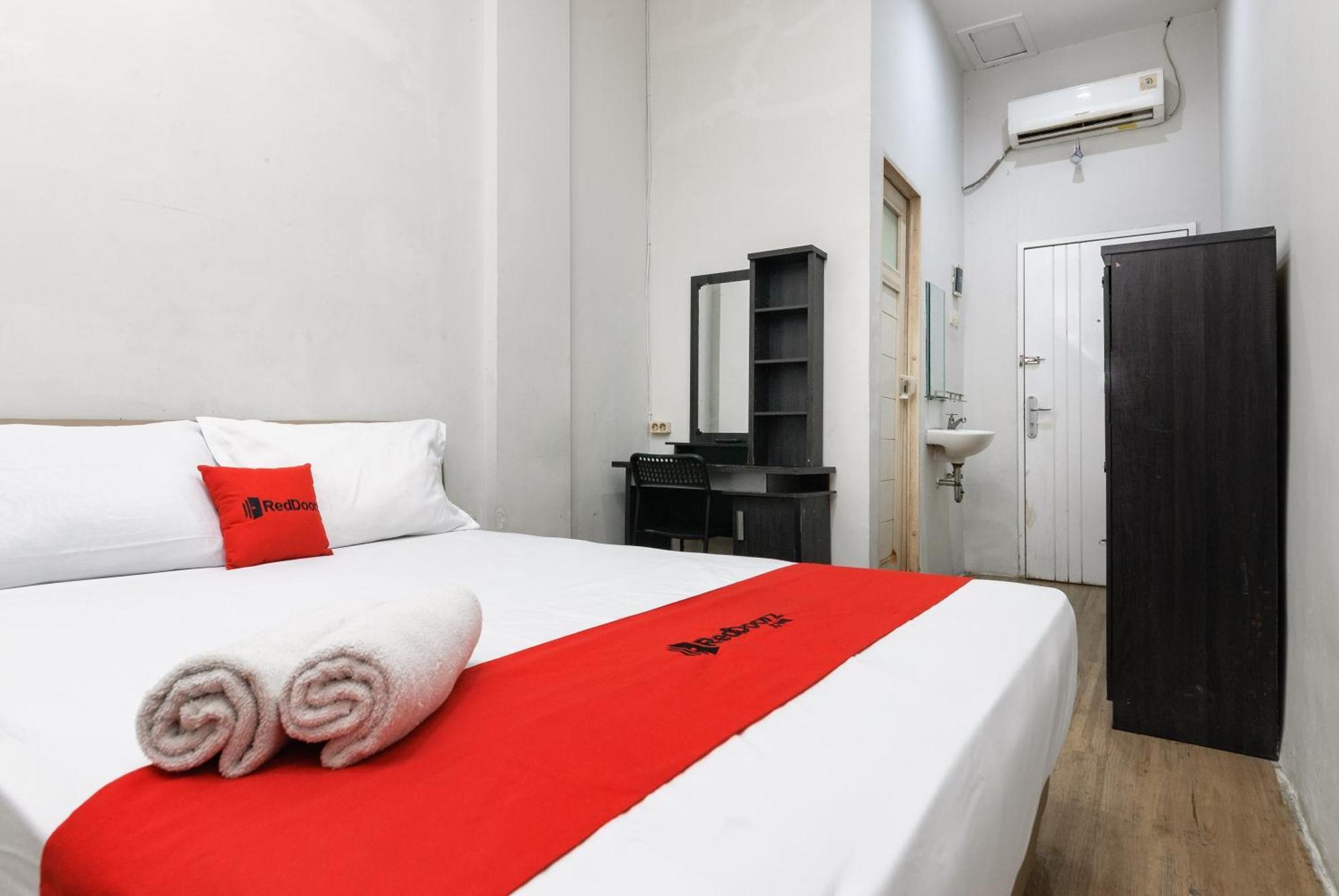 Reddoorz Near Mandaya Royal Hospital Puri Hotel Tangerang Exterior photo