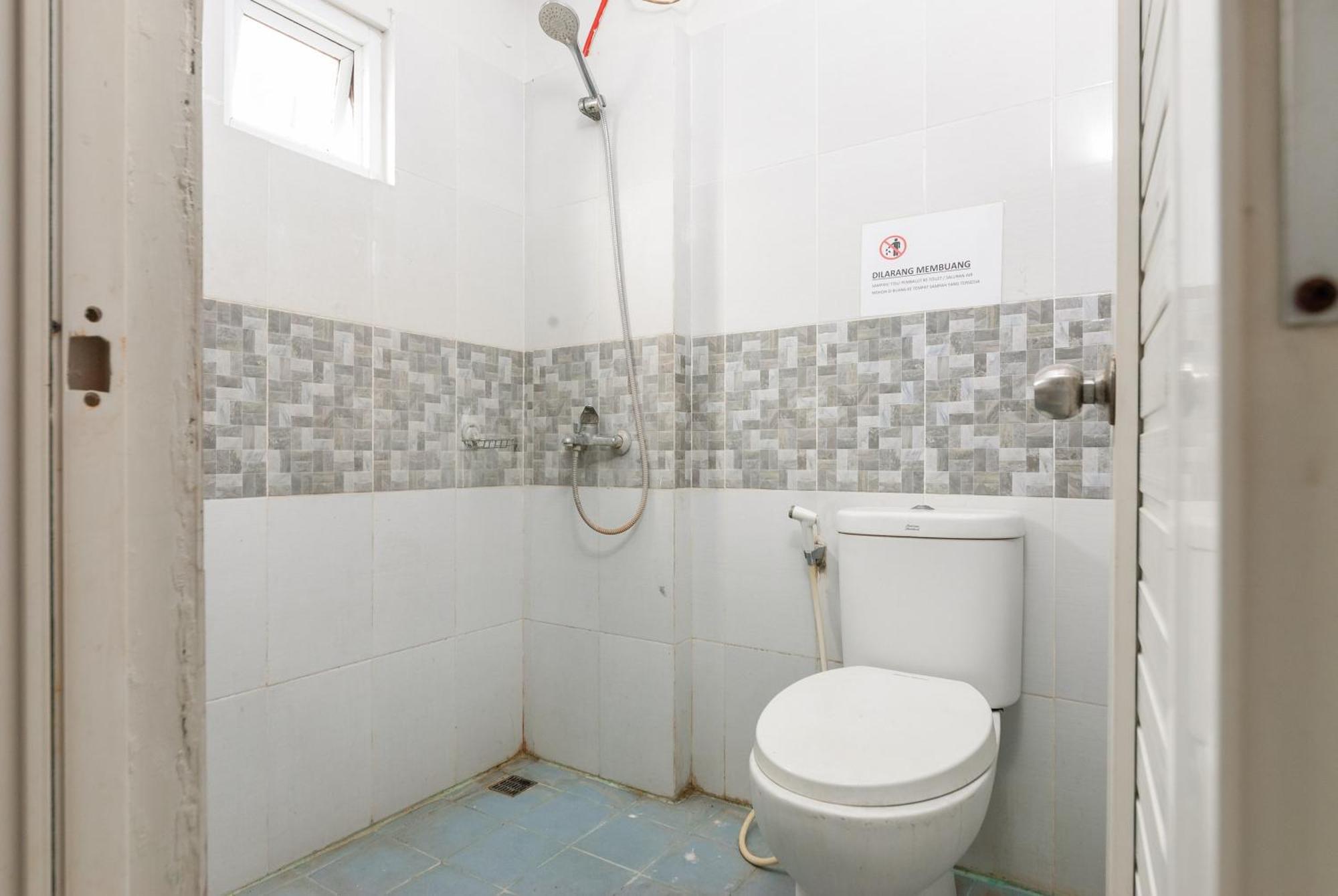 Reddoorz Near Mandaya Royal Hospital Puri Hotel Tangerang Exterior photo