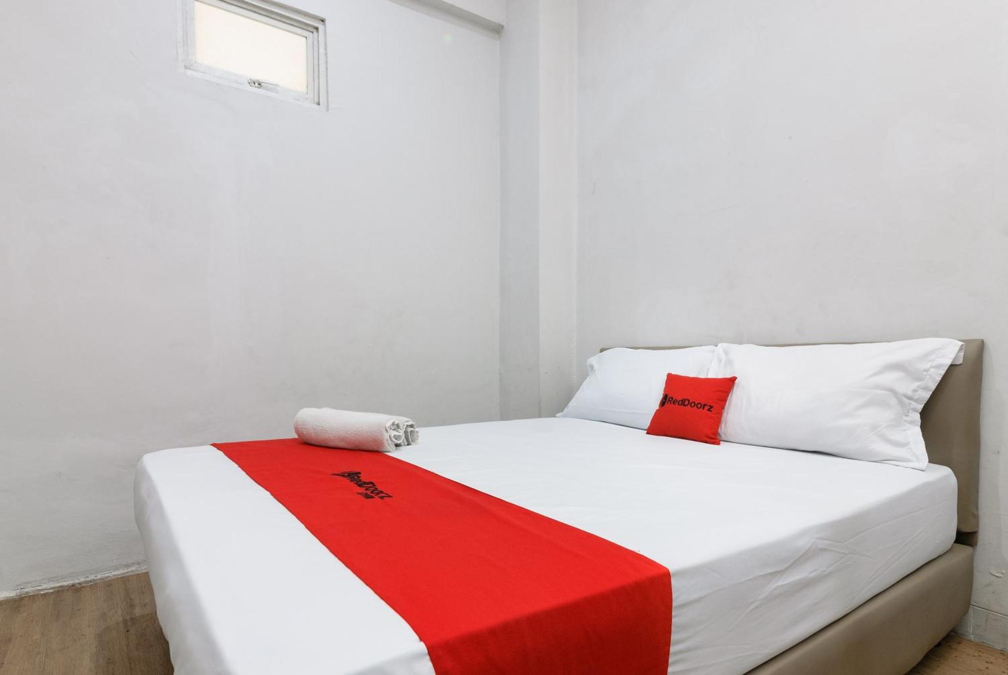 Reddoorz Near Mandaya Royal Hospital Puri Hotel Tangerang Exterior photo